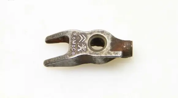 Peugeot 2008 I Fuel Injector clamp holder 9811760780