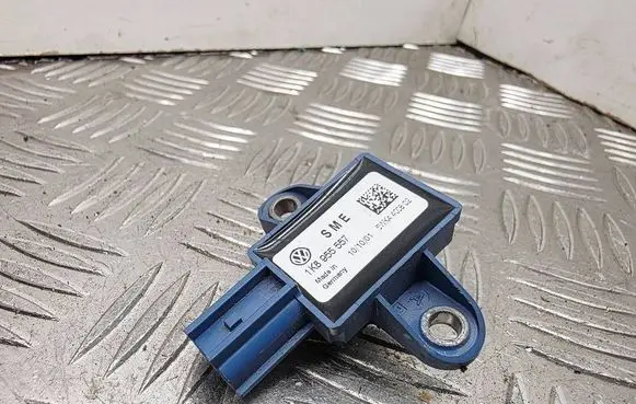 Volkswagen Scirocco Airbag deployment crash/impact sensor 1K8955557