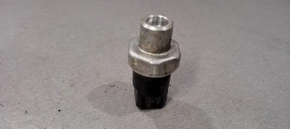 Volkswagen PASSAT B5.5 Air conditioning (A/C) pressure sensor 8D0959482B 3020ADG2
