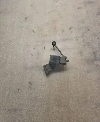 BMW 7 E38 Rear air suspension level height sensor 1093697
