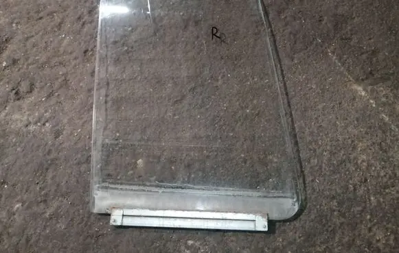 Ford Transit Front door window/glass (coupe) 