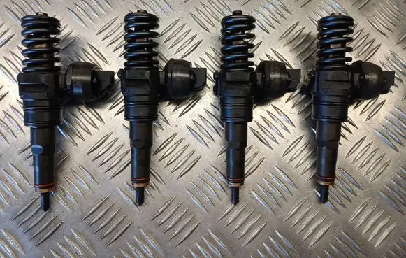 Skoda Octavia Mk1 (1U) Fuel injectors set 038130073AJ 0414720037