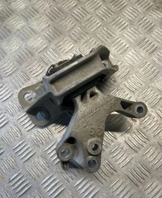 Nissan Qashqai Engine mount bracket 112846249R