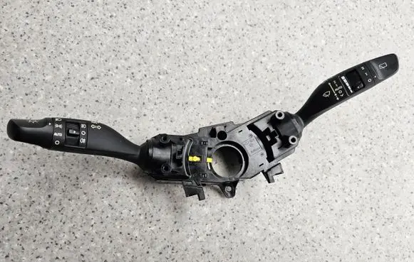 Hyundai i20 (BC3 BI3) Tailgate/trunk/boot open switch 
