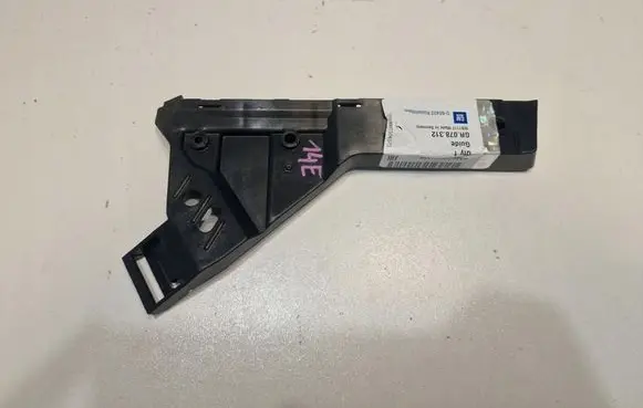 Opel Insignia A Front bumper mounting bracket 22798556