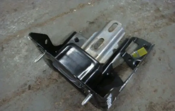 Citroen C-Elysée Engine mount bracket