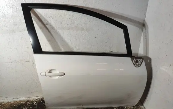 Toyota Auris 150 Front door 