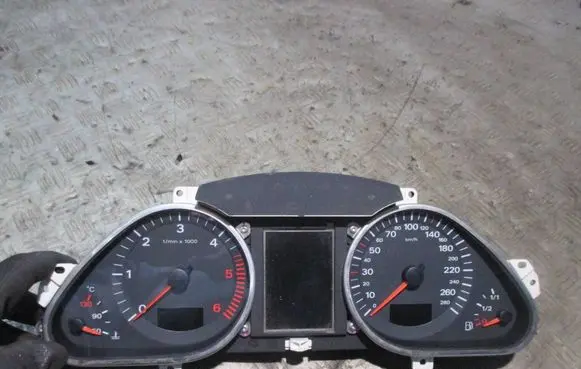 Audi A6 S6 C6 4F Speedometer (instrument cluster)