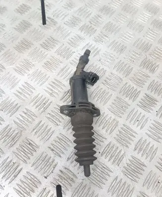 BMW 3 E90 E91 Clutch master cylinder 6775872