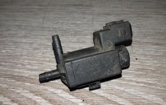 Volvo V70 Vacuum valve 72224010 30611668