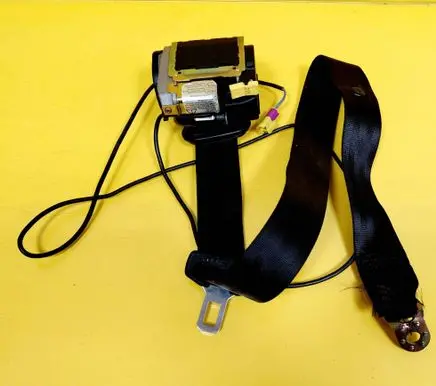 Audi A4 S4 B5 8D Middle seatbelt (rear) 560380800 4B9857807