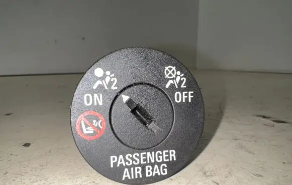 Passenger airbag on/off switch