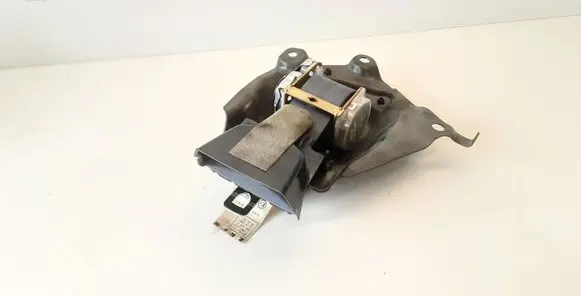Middle seatbelt (rear)