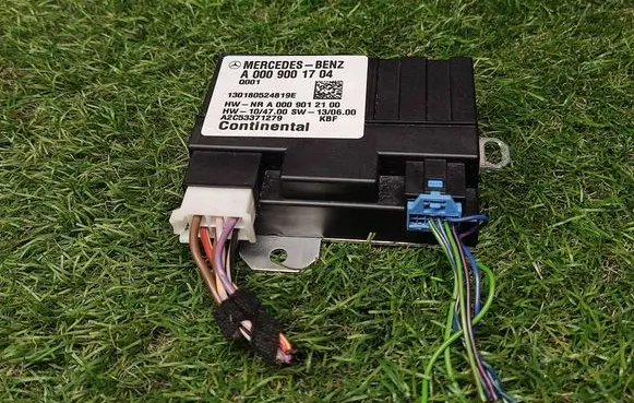 Mercedes-Benz E W212 Fuel injection pump control unit/module A0009001704