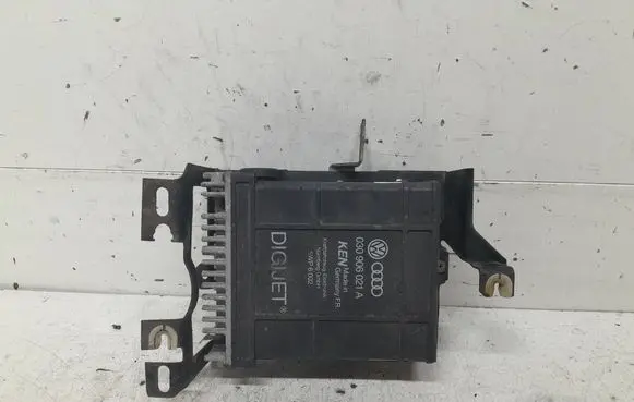 Volkswagen Golf III Engine control unit/module 030906021A