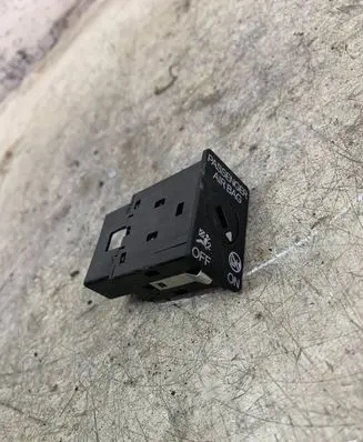 Volkswagen Touran III Passenger airbag on/off switch 5q0919237