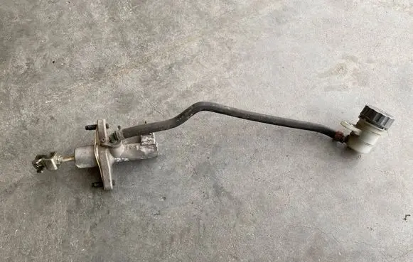 Honda CR-V Clutch slave cylinder
