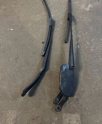 Mercedes-Benz CLA C117 X117 W117 Front wiper blade arm A1768200044