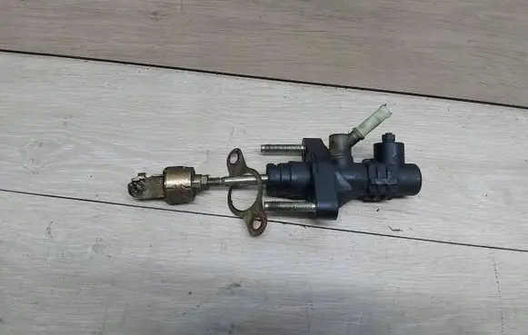 Toyota Corolla E120 E130 Clutch master cylinder 