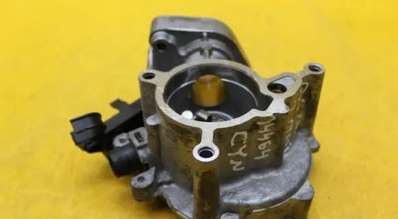 Audi A6 C7 Vacuum pump 06L145100F