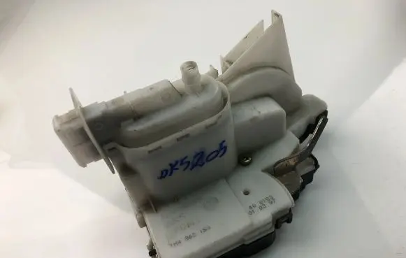 Volkswagen Golf VII Coupe door lock (next to the handle) 1H4862153