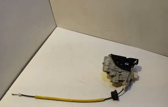 Audi A6 S6 C6 4F Rear door lock 4F0839016