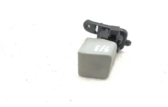 Toyota Prius (XW30) Glove box opening button 