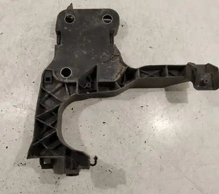 Renault Megane II Front bumper mounting bracket 8200137495