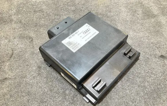 Audi A4 S4 B8 8K Voltage converter/converter module 8K0959663F 120012874