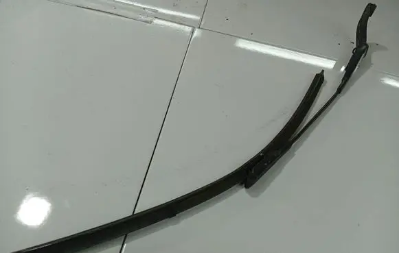 Mercedes-Benz A W169 Front wiper blade arm A1698200240