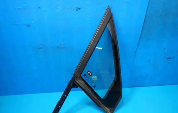 Fiat 500E Front door window glass four-door 43R007951 E000255 DOT24M19AS2