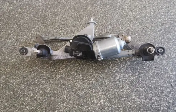 Fiat 500 Front wiper linkage and motor 05182430AA