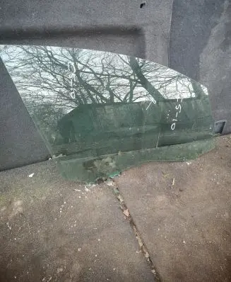 Citroen C5 Front door window glass four-door