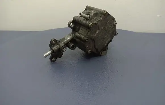 Volkswagen Golf IV Vacuum pump 038145209C