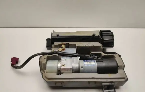 Mercedes-Benz E W211 Tailgate/trunk/boot lift motor A2118000048