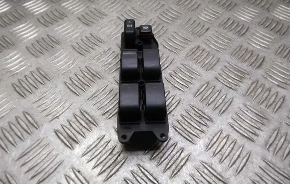 Toyota Corolla Verso AR10 Electric window control switch 848200F030 54355667D