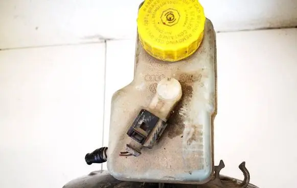 Skoda Roomster (5J) Brake fluid reservoir 