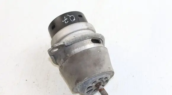 Audi Q7 4L Engine mount bracket