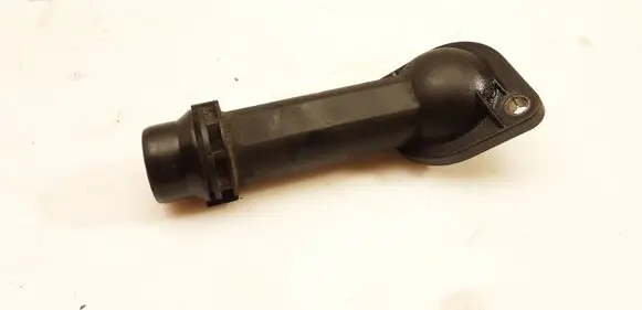 Volkswagen PASSAT B5.5 Engine coolant pipe/hose 038121121B 06B121121
