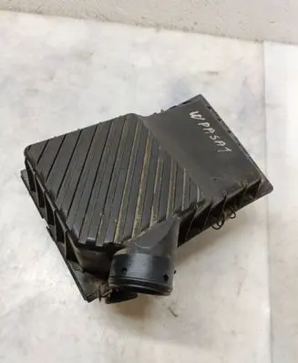 Volkswagen PASSAT B3 Air filter box 357129628A