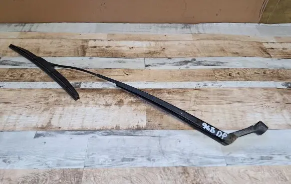 Toyota Yaris Front wiper blade arm