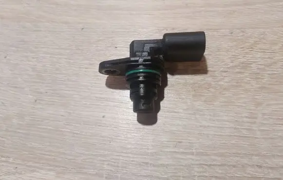 Volkswagen Golf V Camshaft position sensor 030907601E