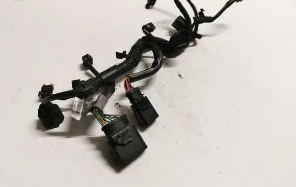 Audi Q5 SQ5 Fuel injector wires 06H971627B
