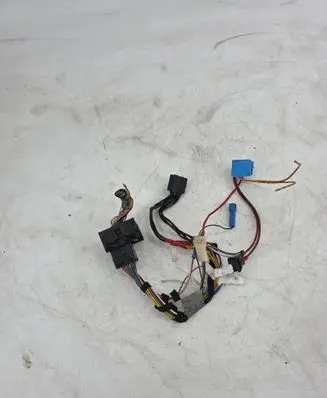 BMW 5 E34 EUR ISO radio connector