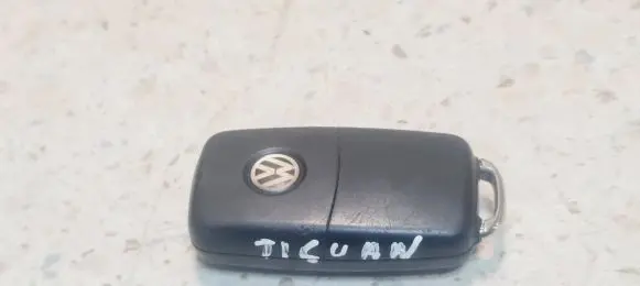 Volkswagen Tiguan Ignition key/card 5K0837202AD 5FA01018002 HELEA434MH