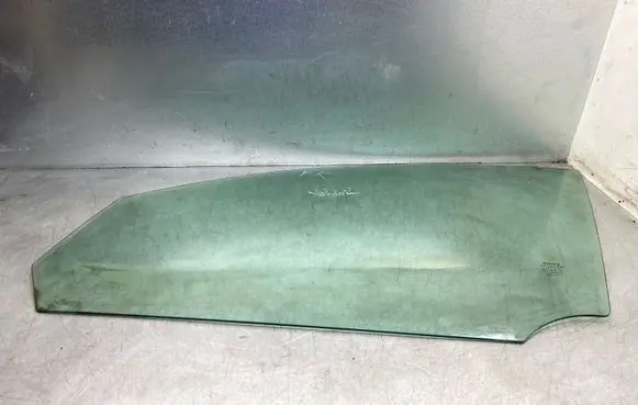 Volvo V50 Front windscreen/windshield window 