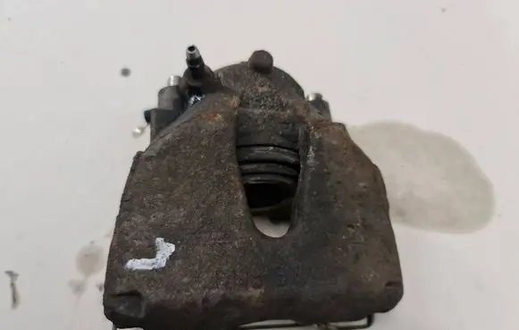 Opel Zafira B Front brake caliper