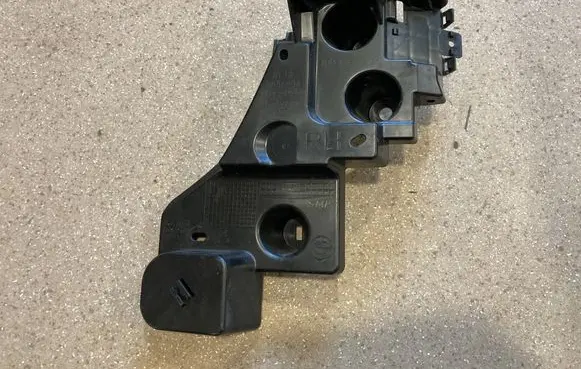 BMW 5 G60 G61 Rear bumper mounting bracket 5A0F8B2