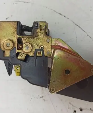 Volvo S40, V40 Front door lock 13048460467