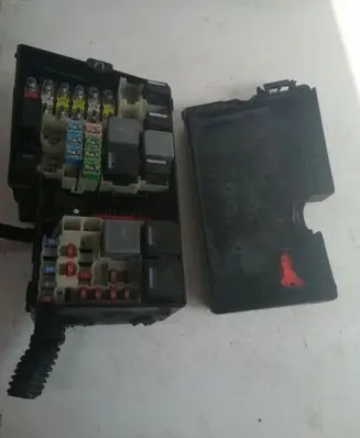 Ford C-MAX I Fuse module 6M5T14K733
